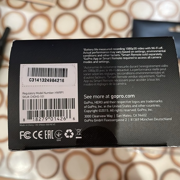 GoPro Hero 4 Session Waterproof with Tripod Mounts - Picture 5 of 9